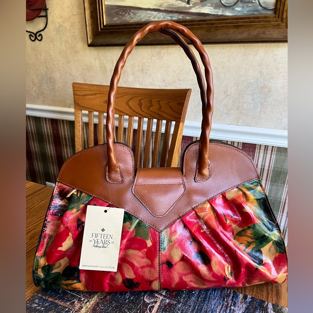 NWT Patricia Nash 15 Year Anniversary Spring Floral Lione leather shoulder bag - Picture 2 of 14